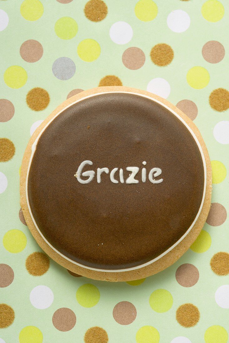 Ein Keks mit Aufschrift 'Grazie'