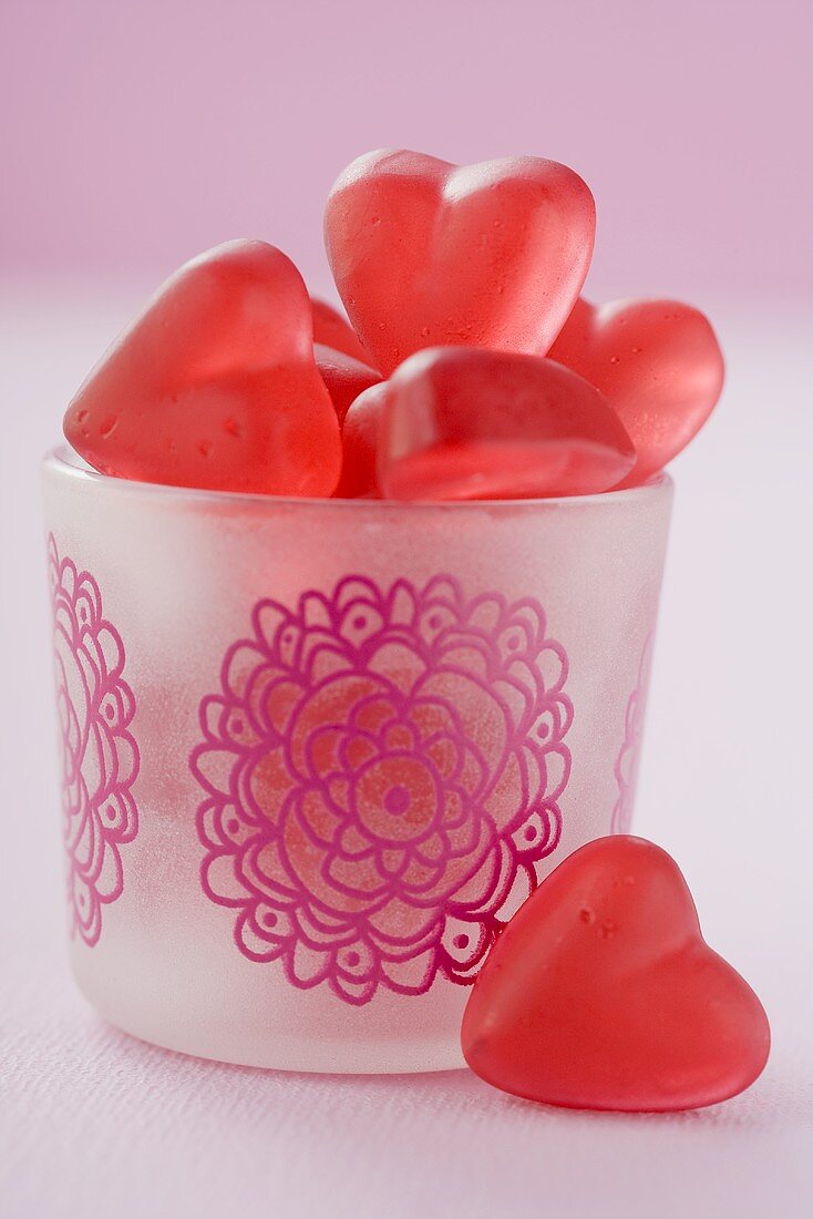 Red, heart-shaped jelly sweets in a glass