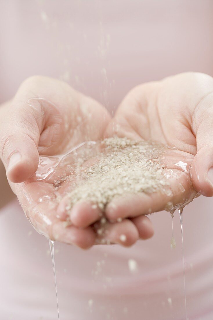 Hand exfoliation (peeling)