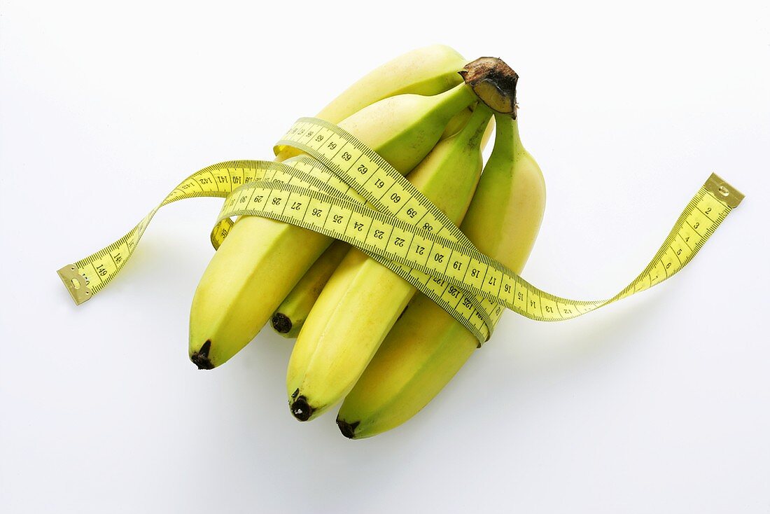 Bananenstaude mit einem Massband