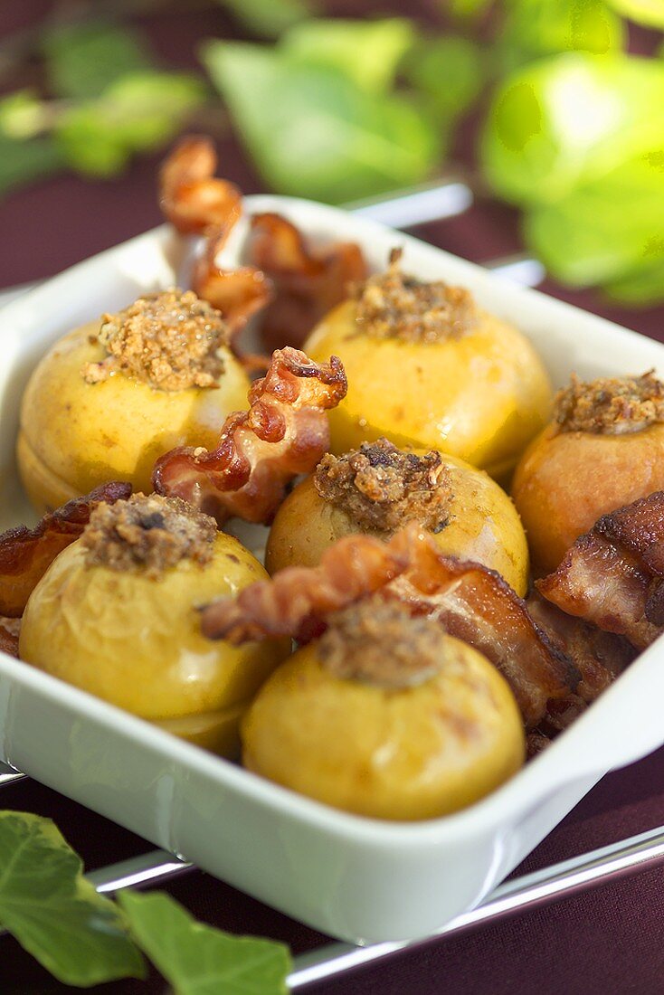Baked apples with rashers of bacon