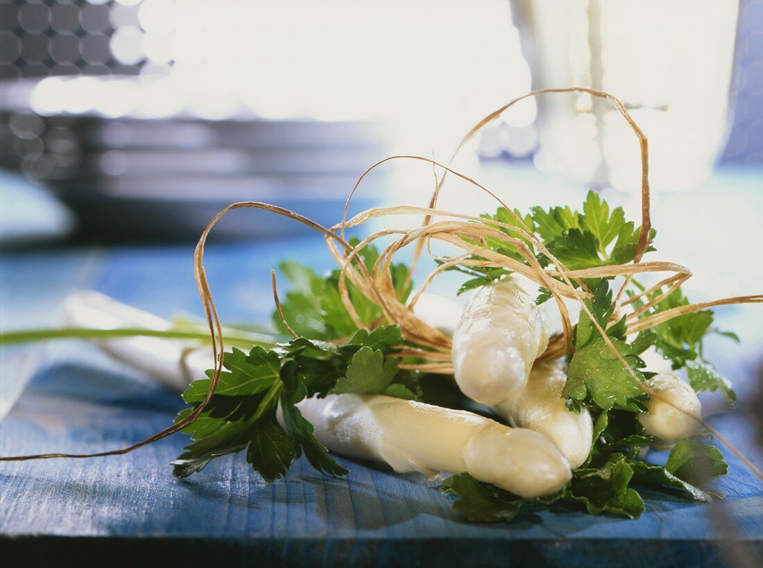 White asparagus with parsley