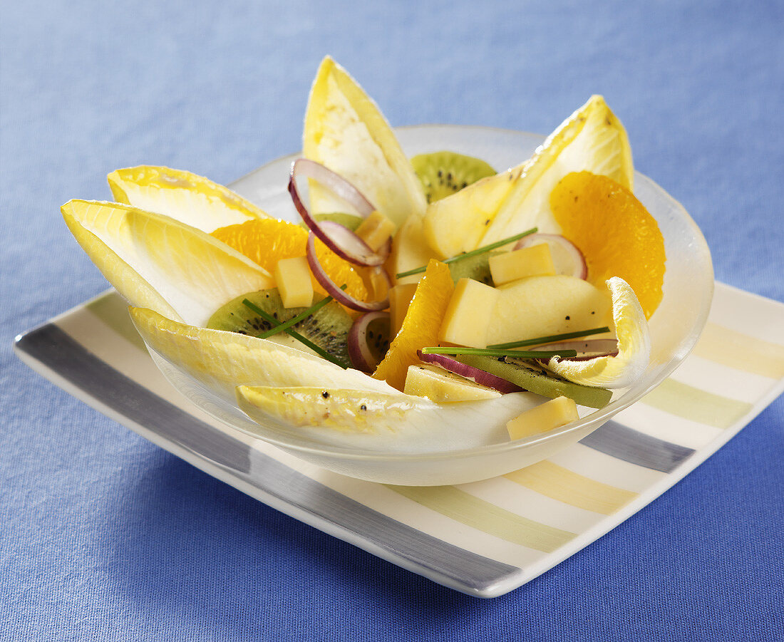 Chicory salad with fruit and cheese