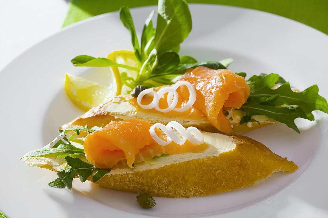 Smoked salmon on baguette slices