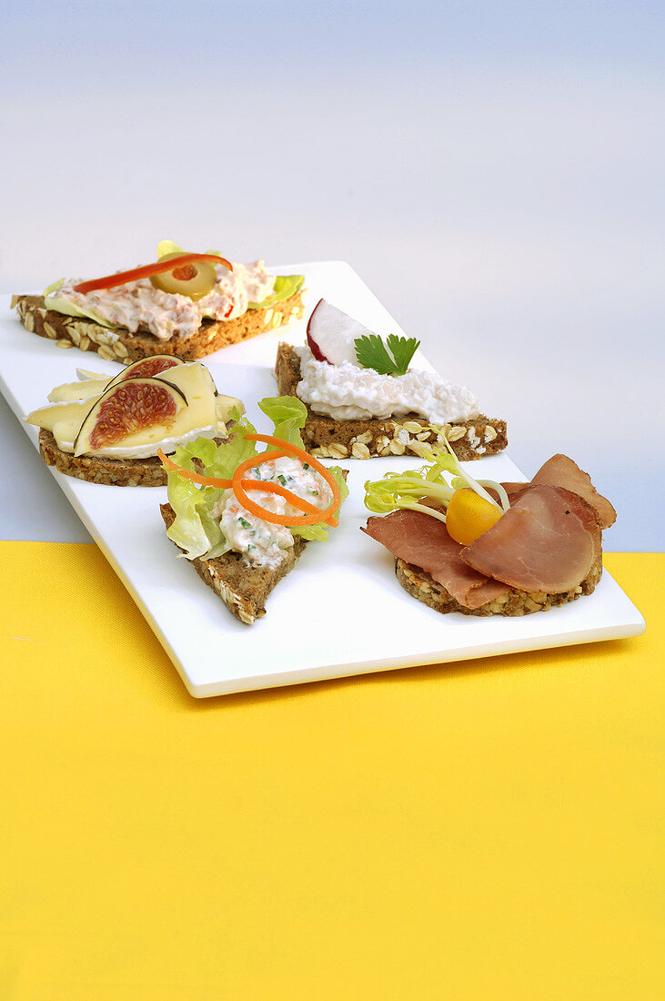 Wholemeal open sandwiches