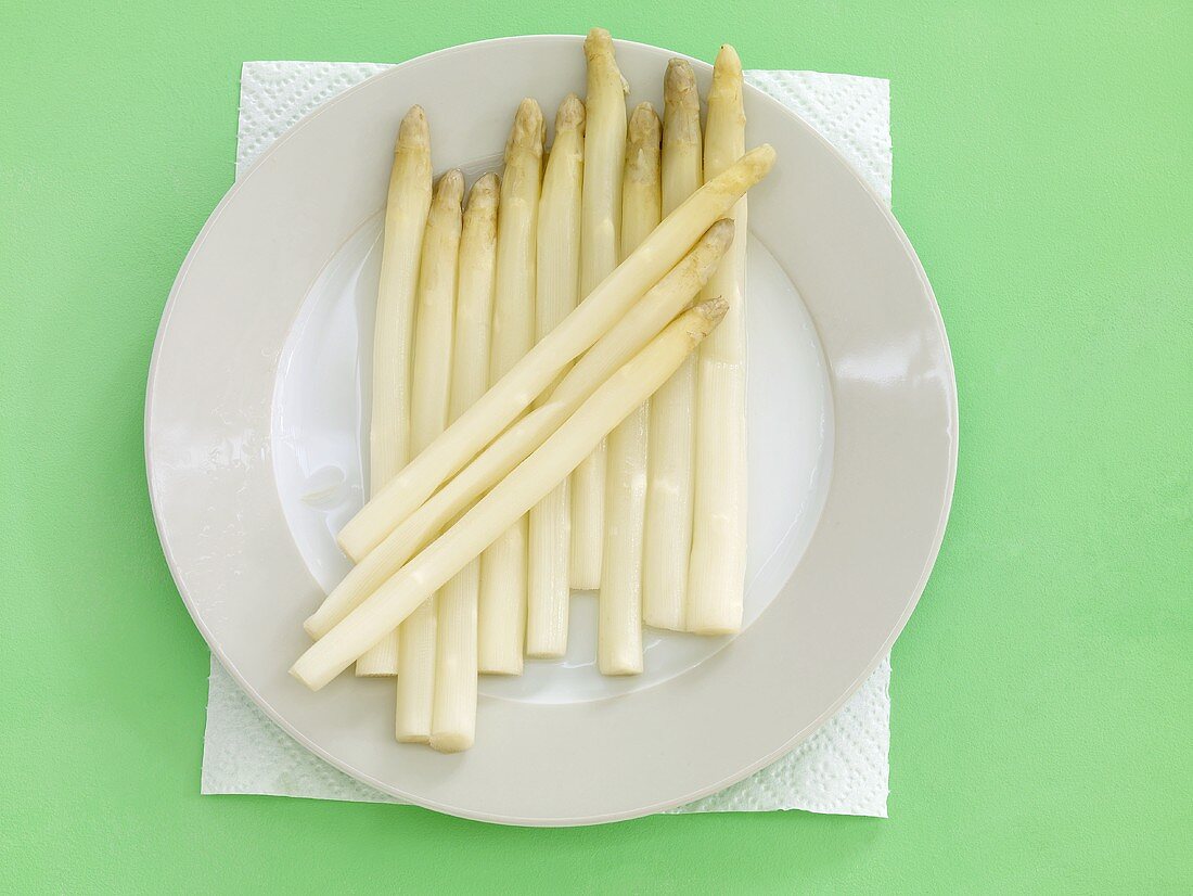 Cooked white asparagus