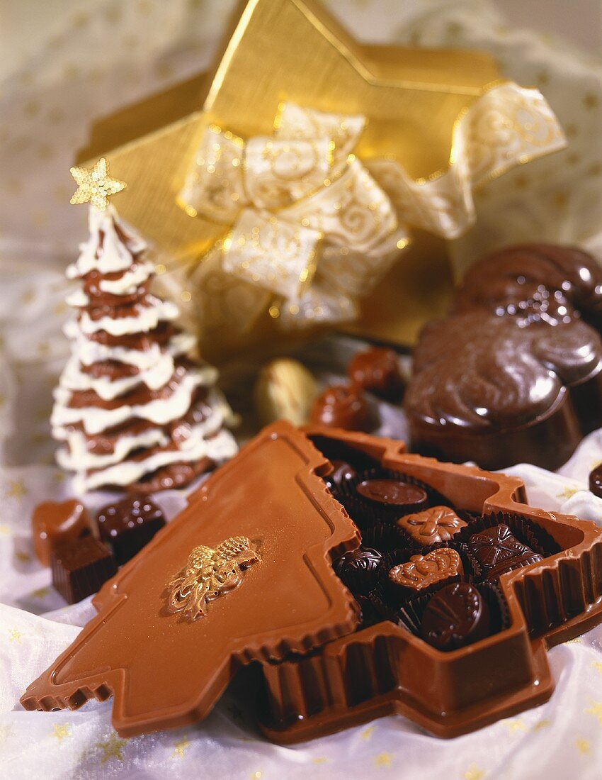 Pralinen und Schokolade zu Weihnachten