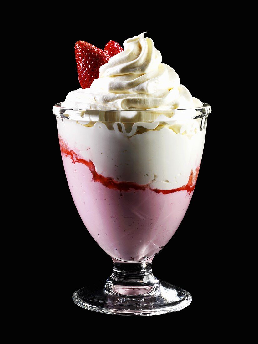 Strawberry and yoghurt ice cream with cream topping