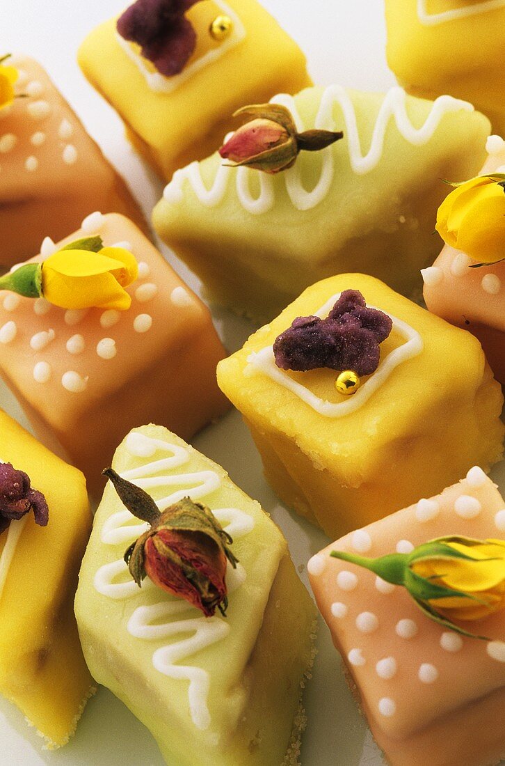 Verschiedene Petit Fours