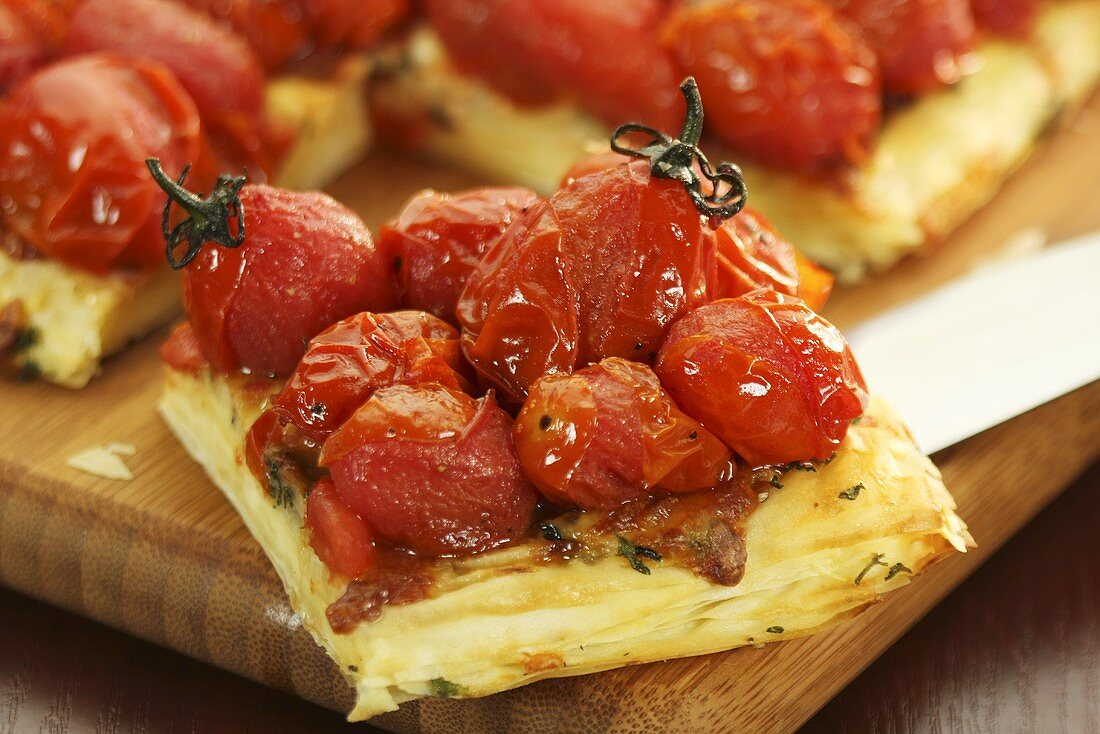 Tomato tart, a piece cut