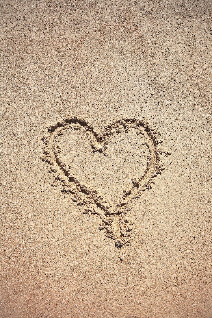 In Sand gezeichnetes Herz