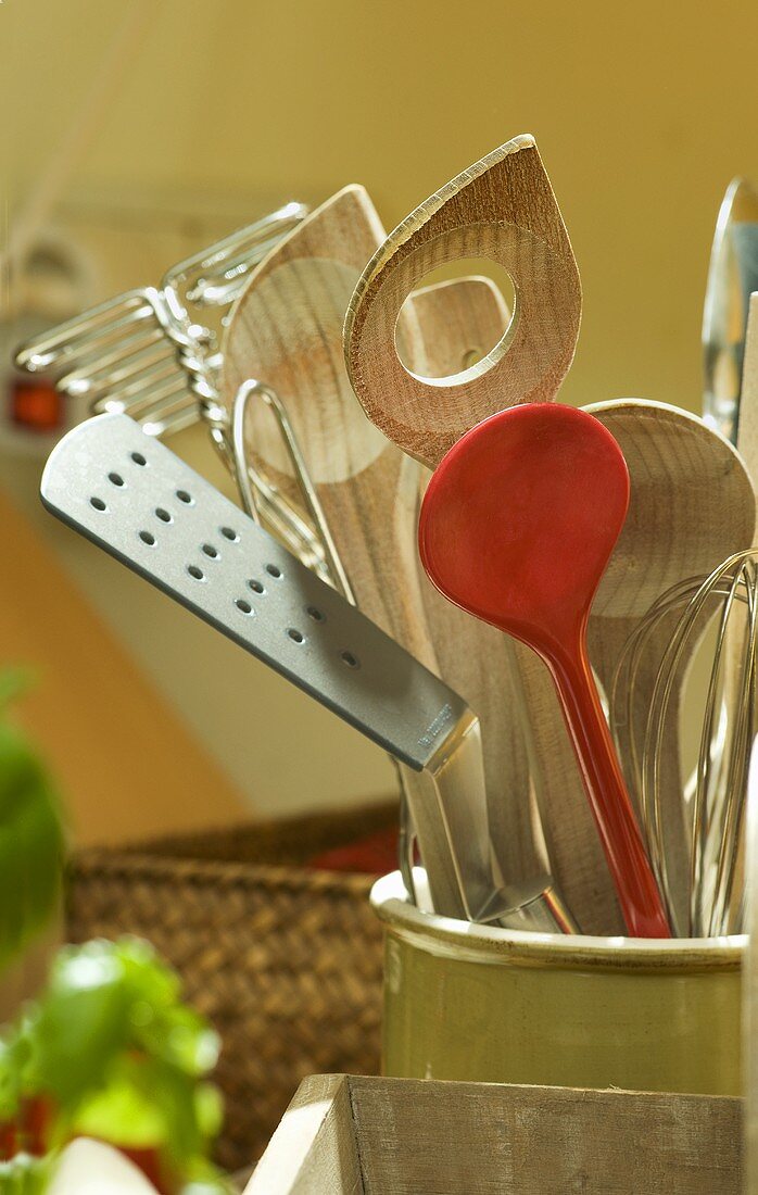 A pot of various kitchen utensils