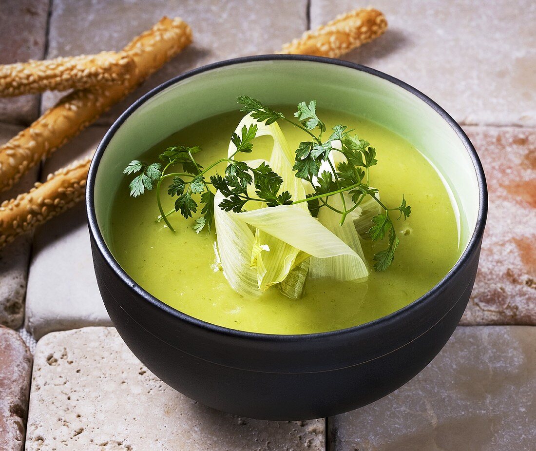 Cold vegetable soup (Vichyssoise)