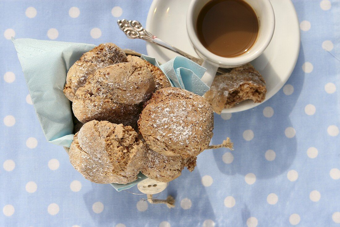 Almond biscuits with espresso