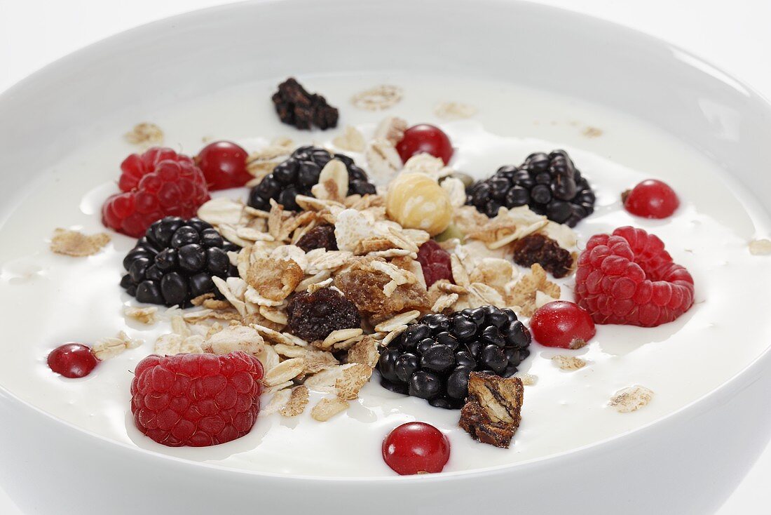 Muesli with berries and yoghurt