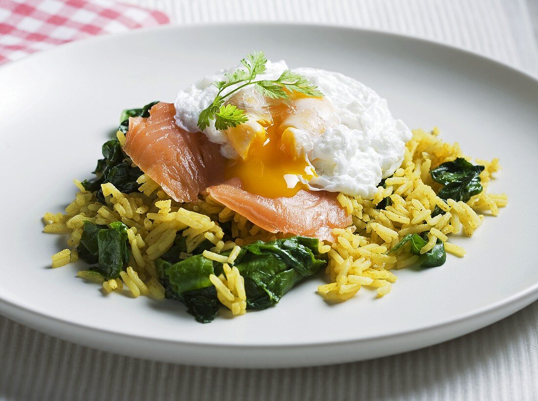 Poached egg with smoked salmon on rice with spinach