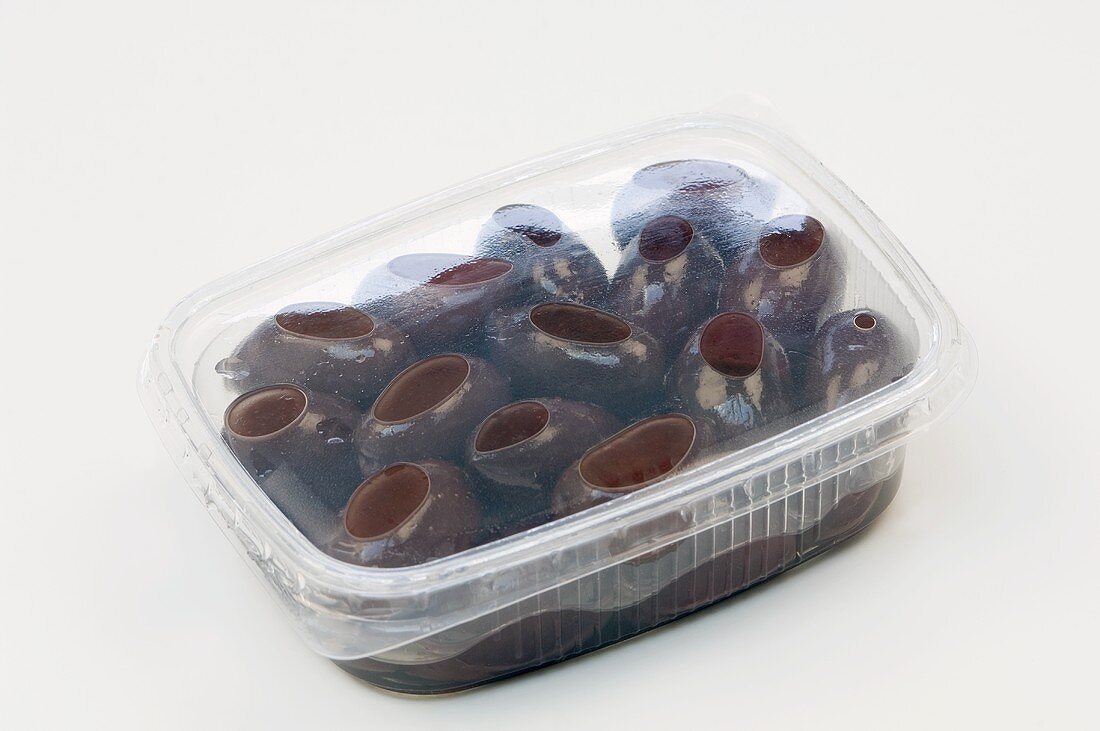 Kalamata-Oliven in Plastikschale