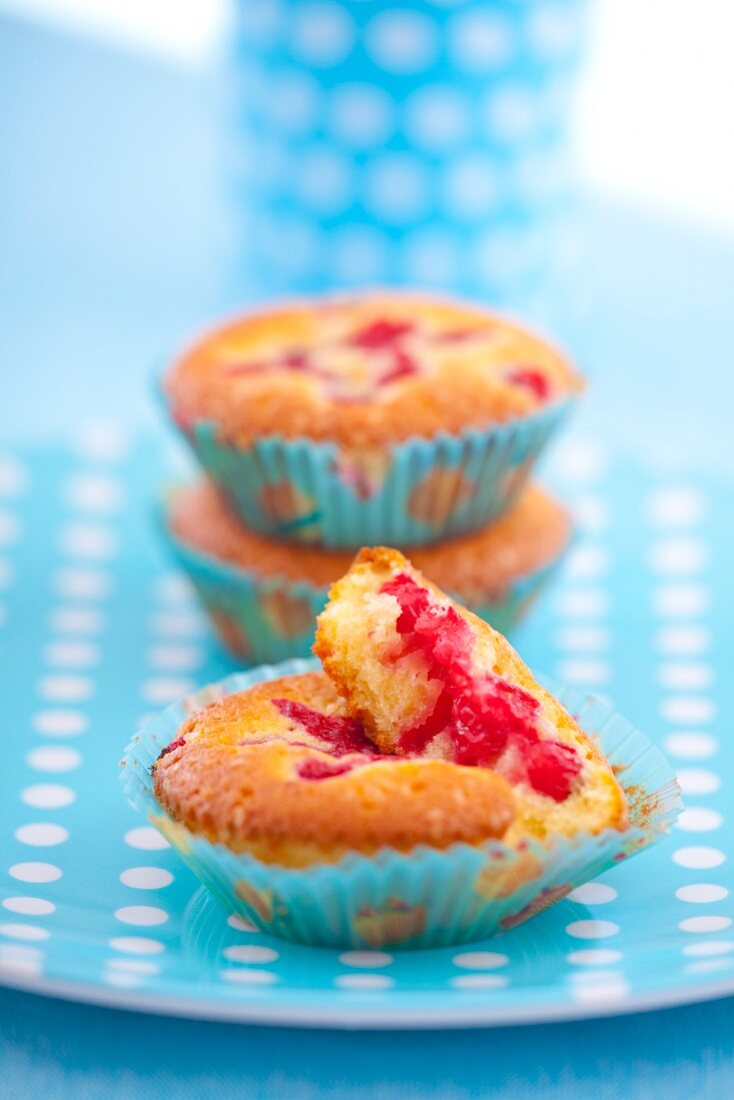 Muffins mit roten Johannisbeeren