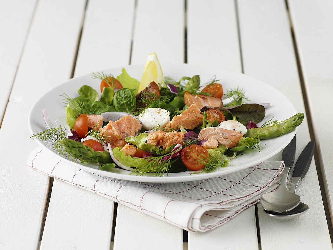 Salmon salad with cherry tomatoes