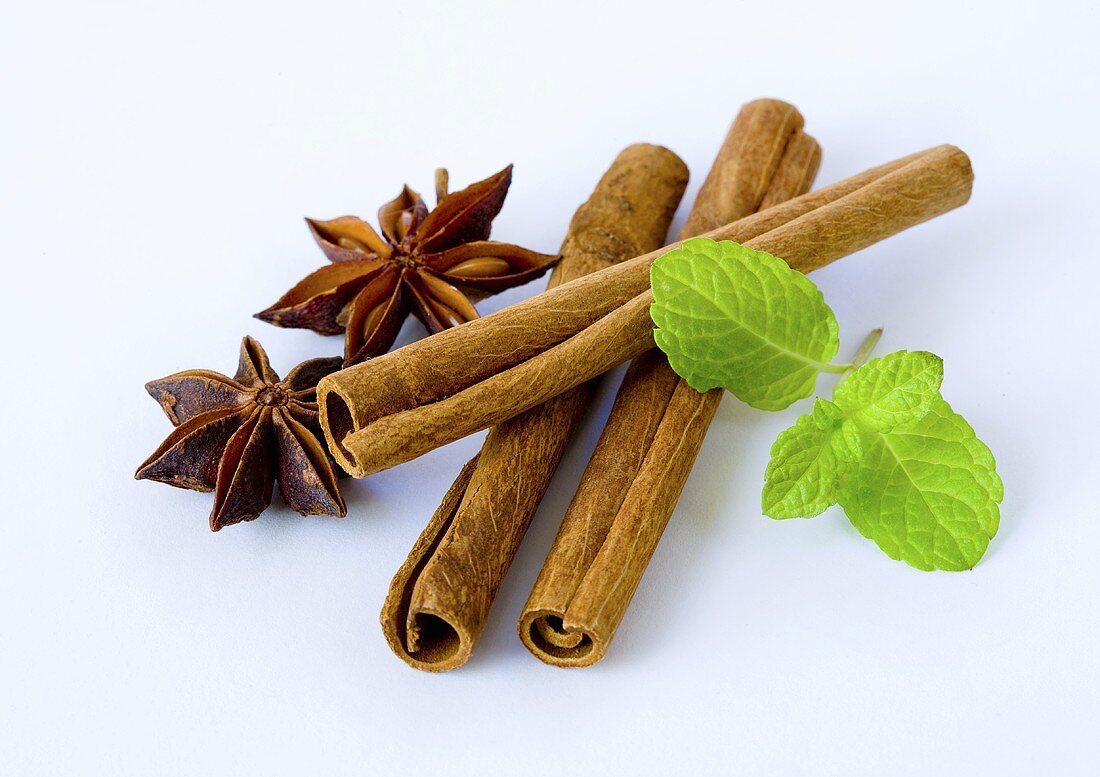 Star anise, cinnamon sticks and mint