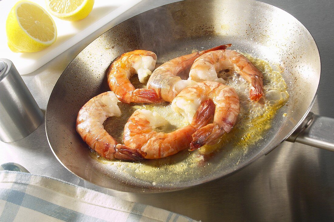 Sauteed shrimps in a pan