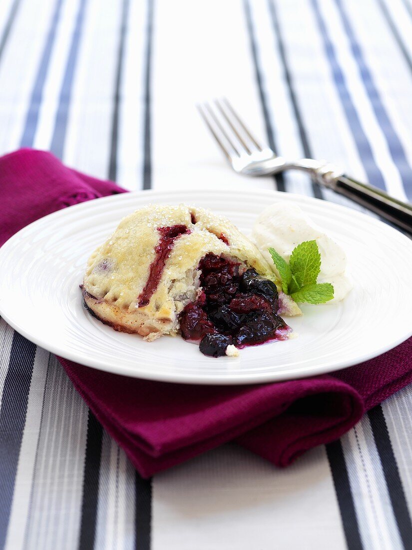 Süsse Pastete mit Beerenfüllung