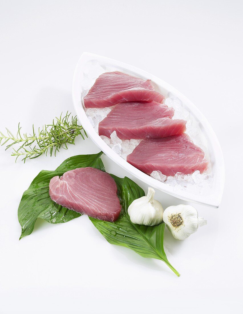 Fresh tuna fillets, garlic and rosemary