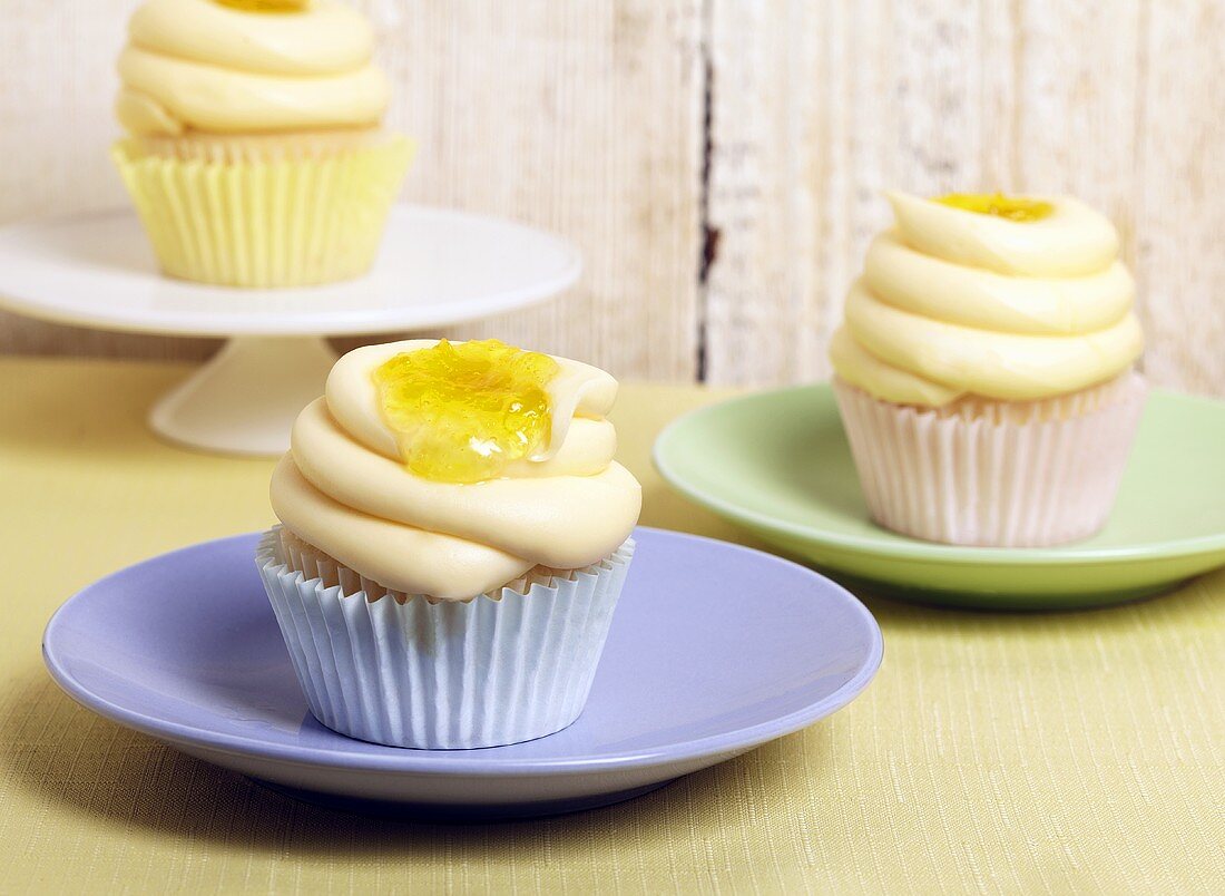 Vanille-Cupcakes mit Lemon Curd