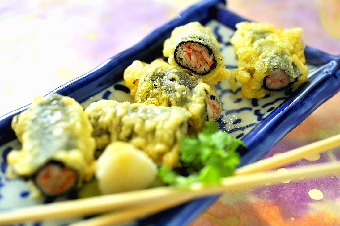 Maki mit Surimi im Tempurateig