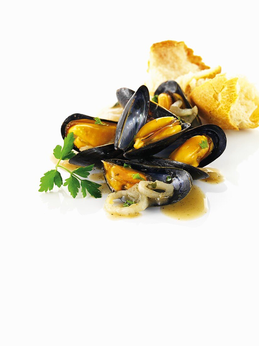 Mussels and white bread