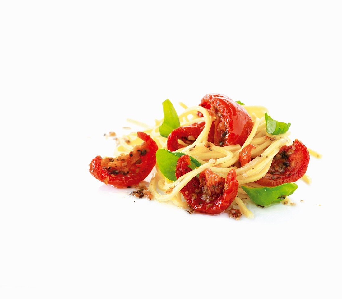 Sonnengereifte Tomaten, Spaghetti & Basilikum