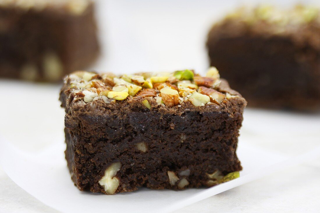 Brownie with nuts and pistachios