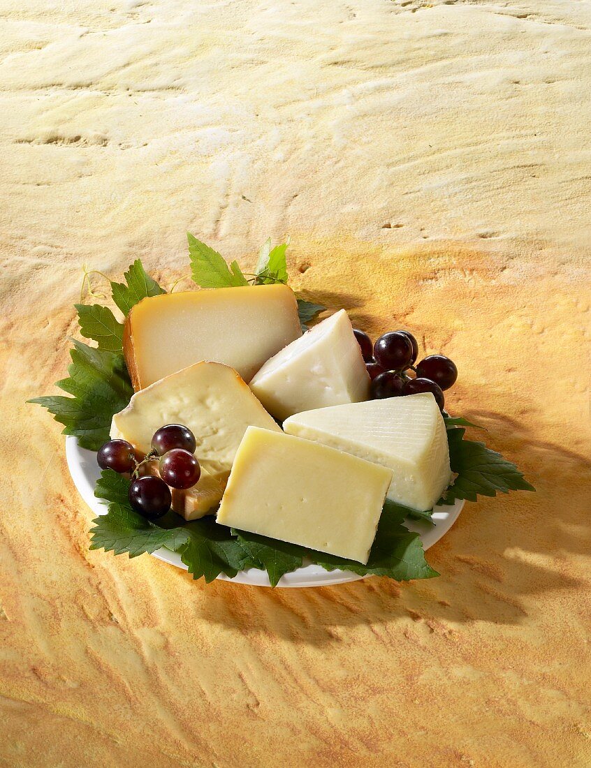 A cheese platter from Spain with grapes