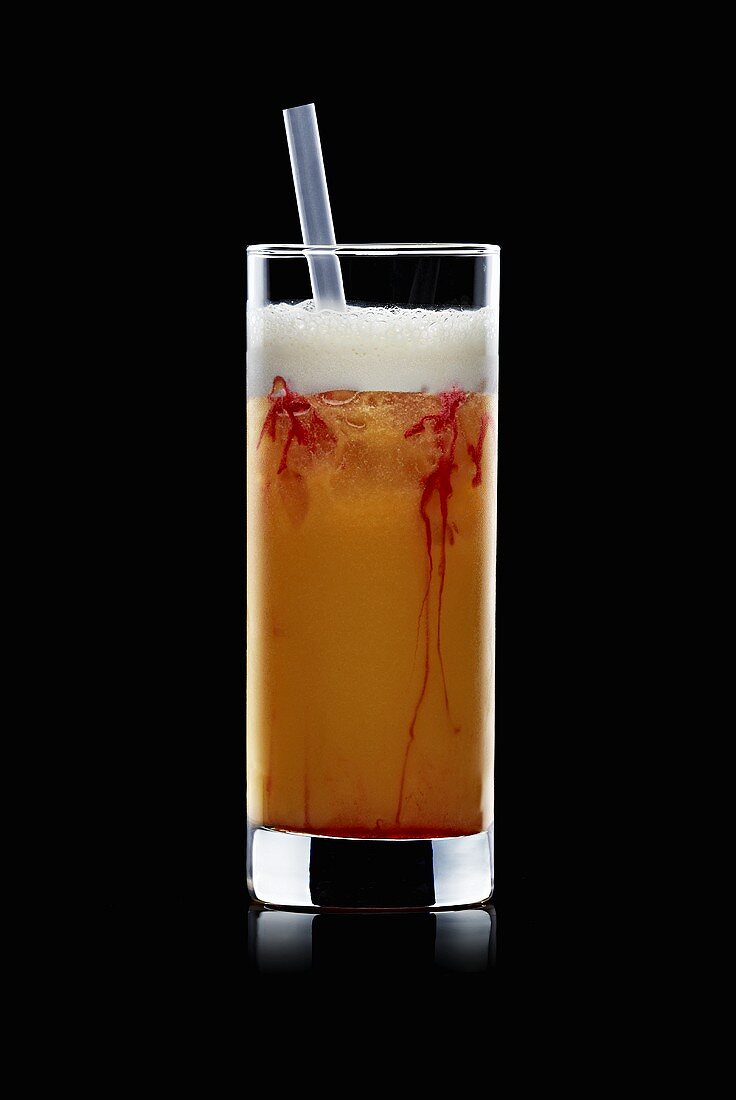 Zombie (Cocktail mit Rum, Fruchtsäften, Eiswürfeln)