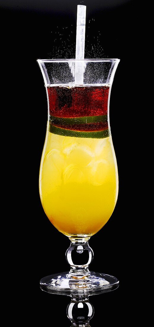 Ein Glas Orangen-Cocktail