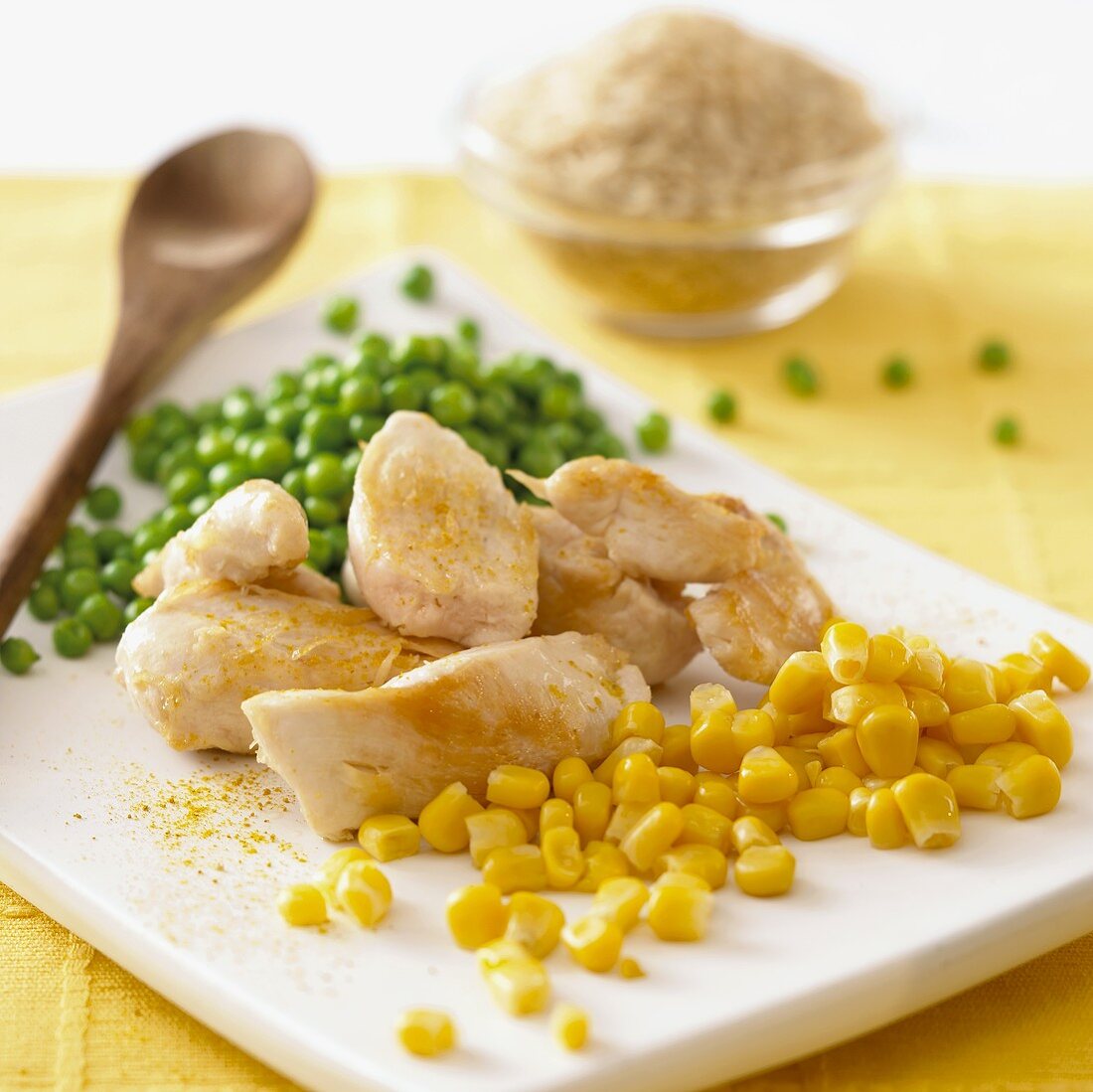 Diced turkey with sweetcorn, peas and rice