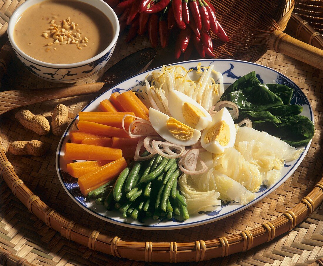 Gado Gado mit Erdnusssauce (Indonesien)