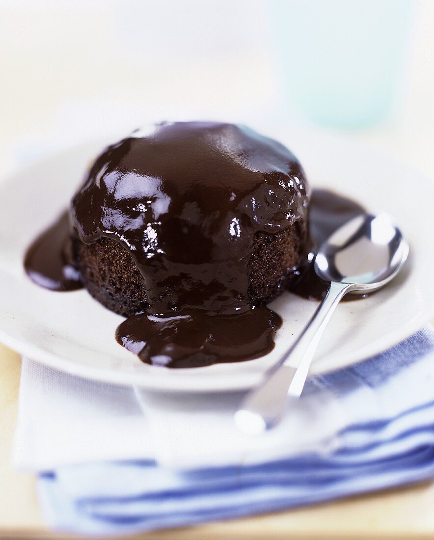 Englischer Schokoladenpudding mit Schokoladensauce