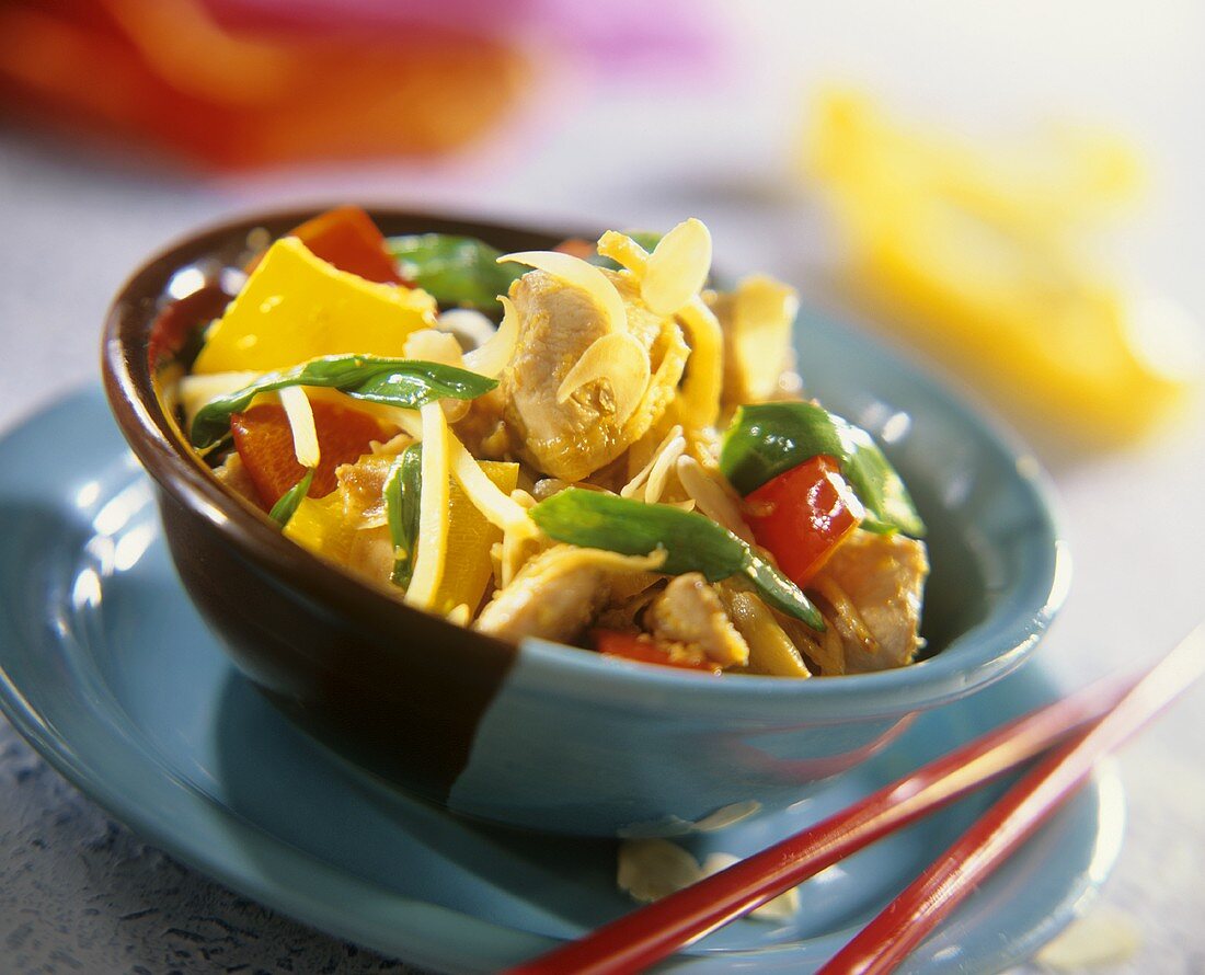 Asian chicken with peppers and almonds