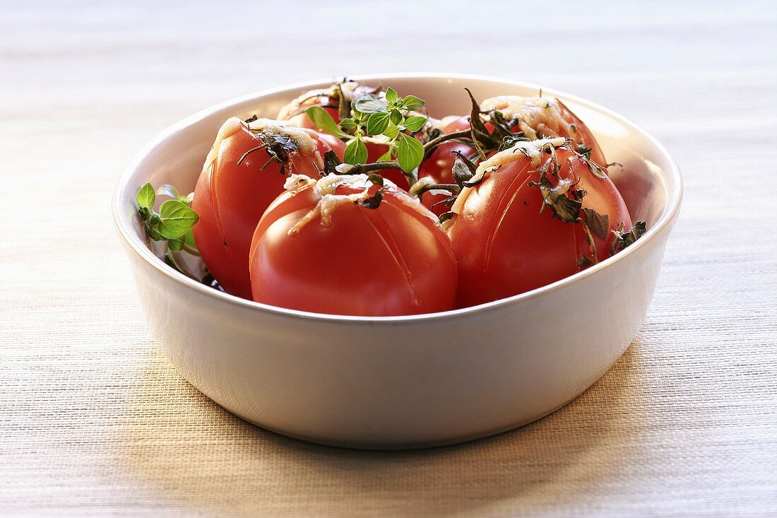 Tomatoes with marjoram and toasted cheese topping
