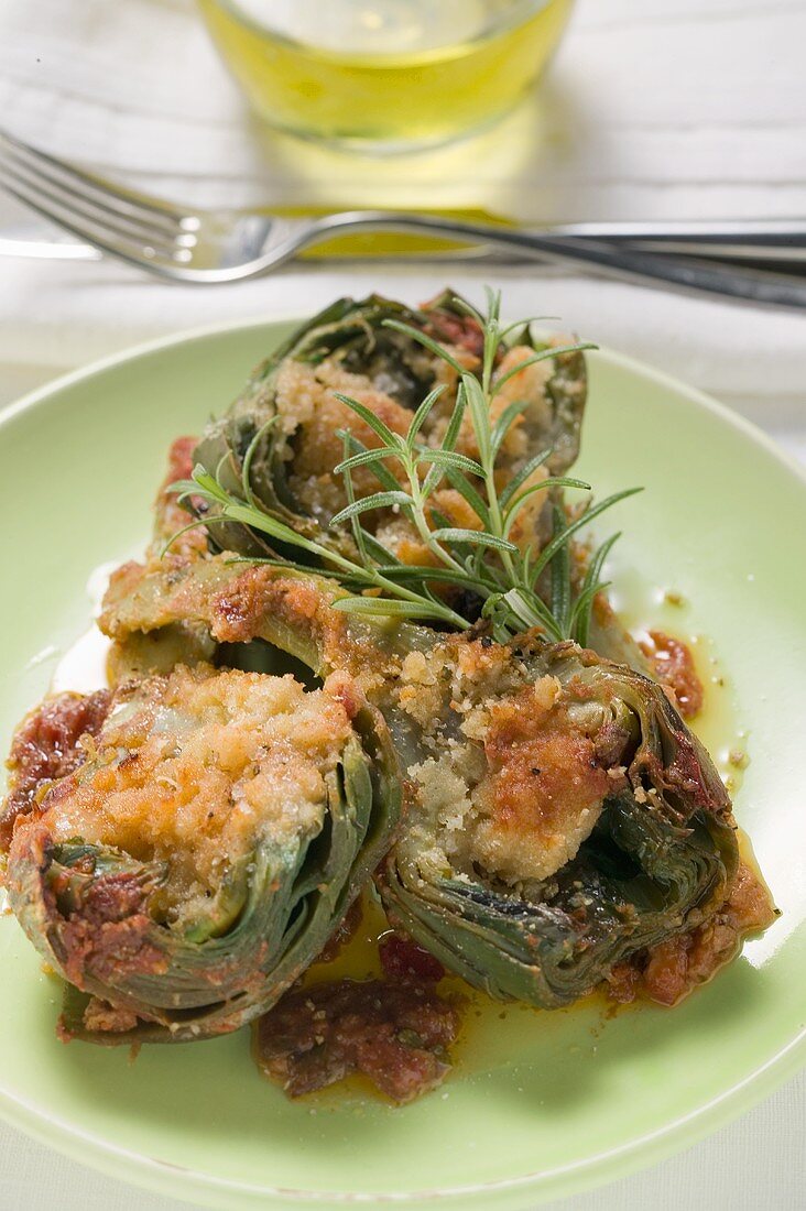 Stuffed artichokes with gratin topping