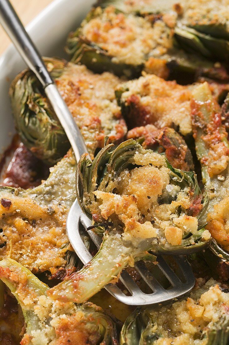 Stuffed artichokes with gratin topping