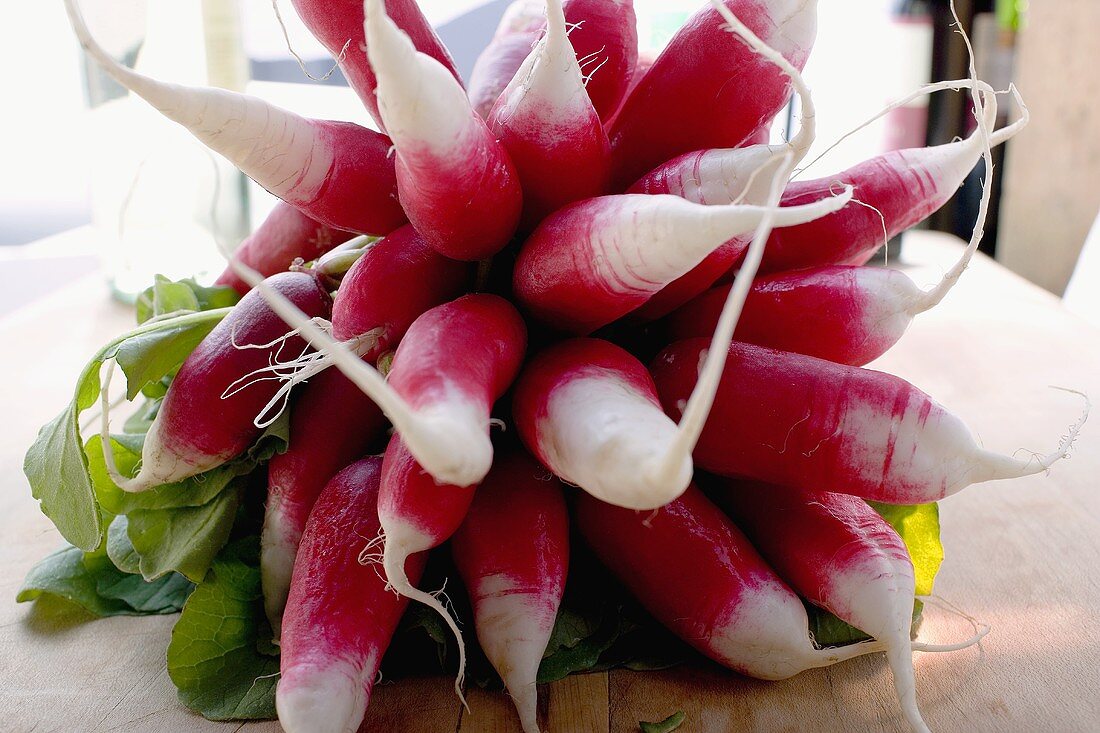 A bunch of fresh radishes (close-up)
