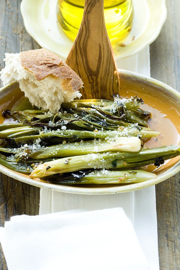 Leeks with grated cheese, white bread