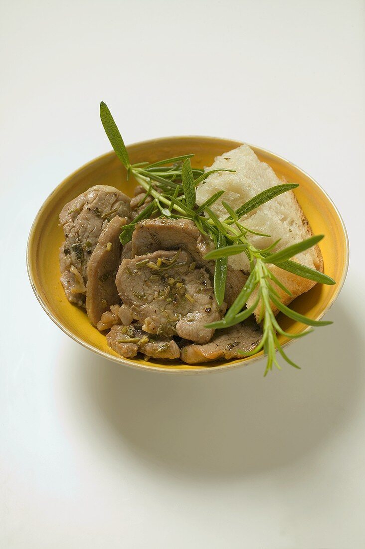 Pork fillet with rosemary and white bread