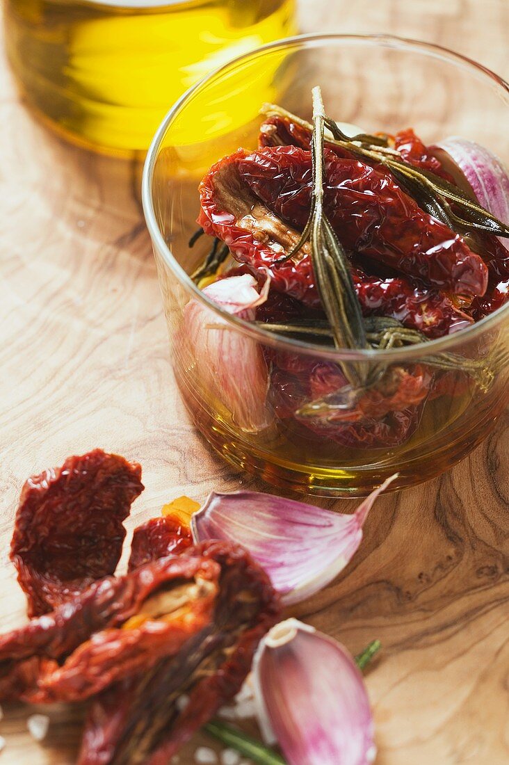 Dried tomatoes with rosemary, garlic and olive oil