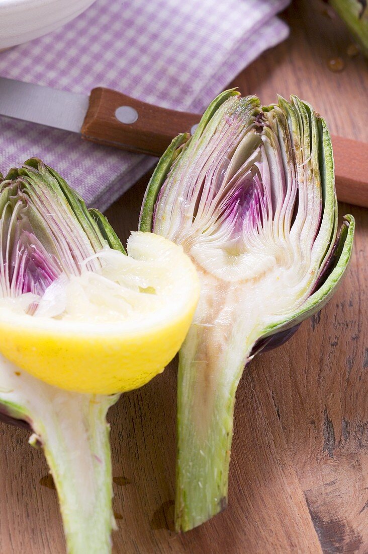 Fresh artichokes with lemon