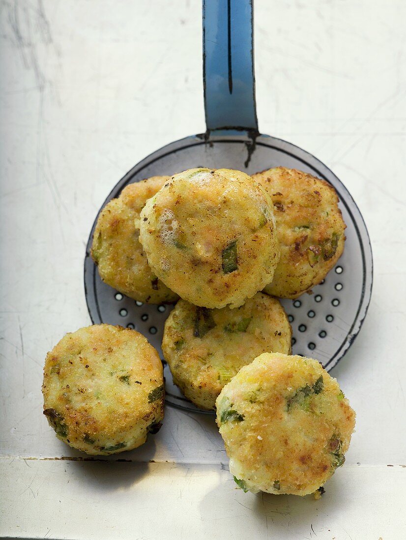 Fish cakes on skimmer