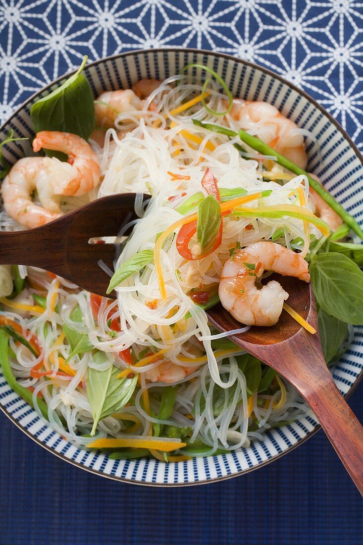 Glasnudelsalat mit Garnelen (Asien)