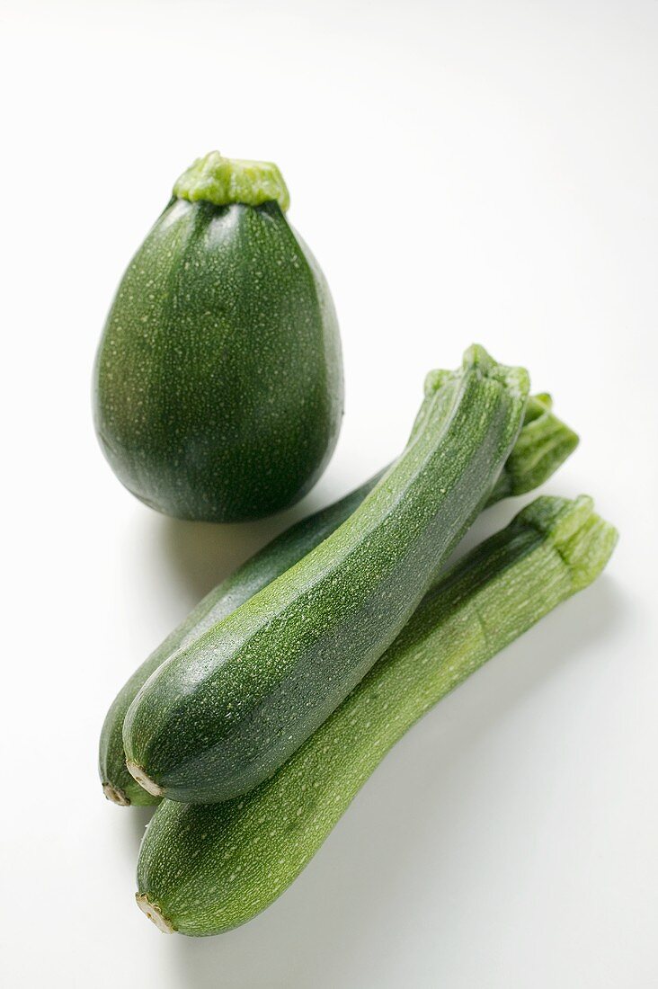 Round and long courgettes